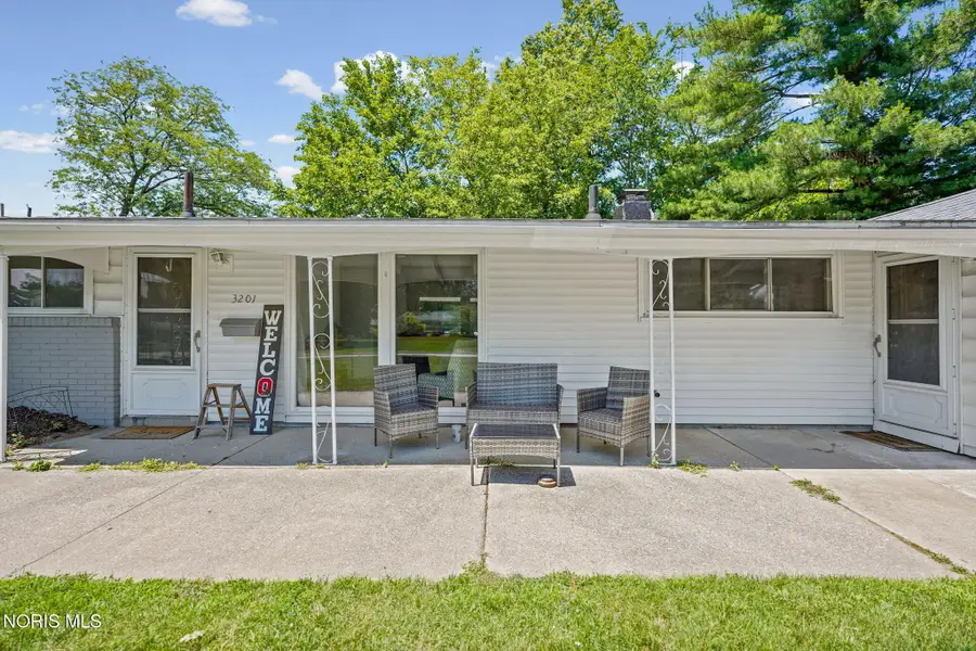 3201 E Lincolnshire Boulevard, Toledo, OH 43606 - #2