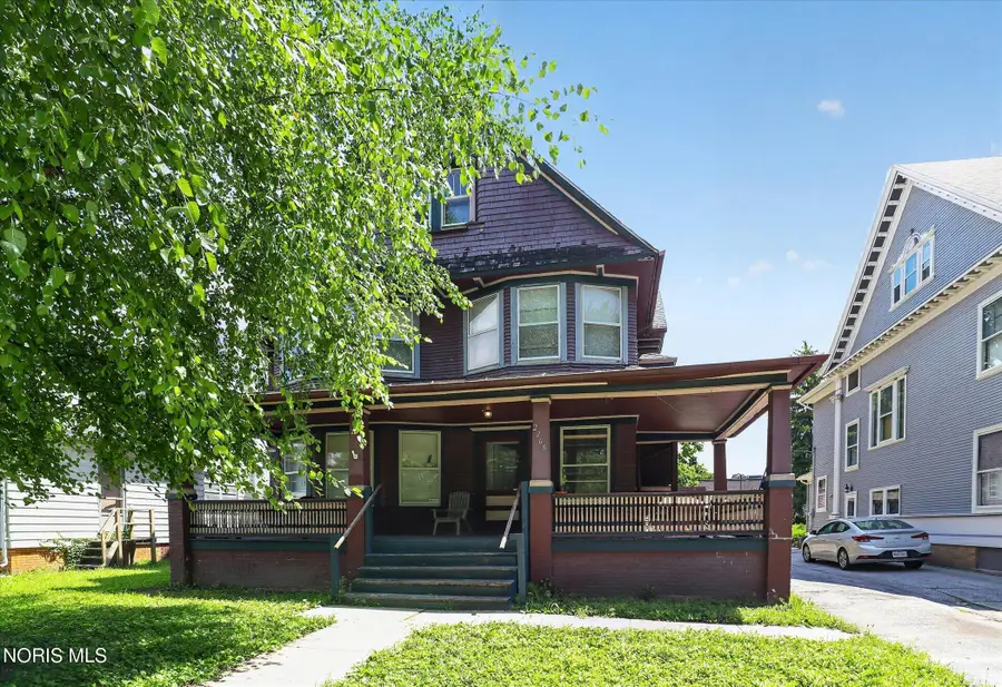 2268 Parkwood Avenue, Toledo, OH 43620 - #2