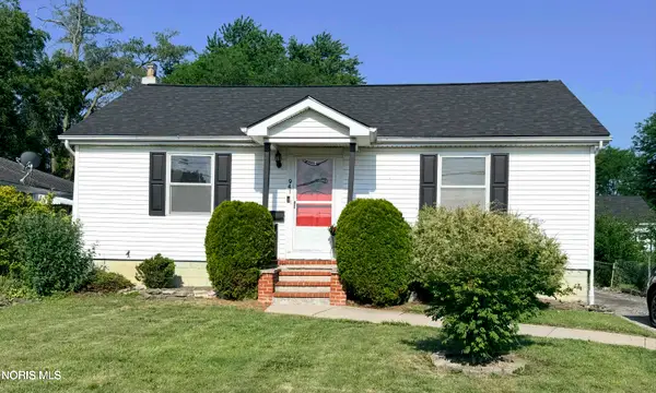 941 N Summit Street, Bowling Green, OH 43402