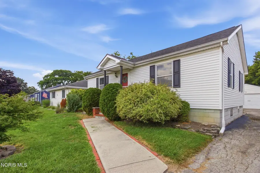 941 N Summit Street, Bowling Green, OH 43402 - #3