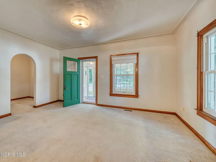 549 E 6th Street, Perrysburg, OH 43551 - #3
