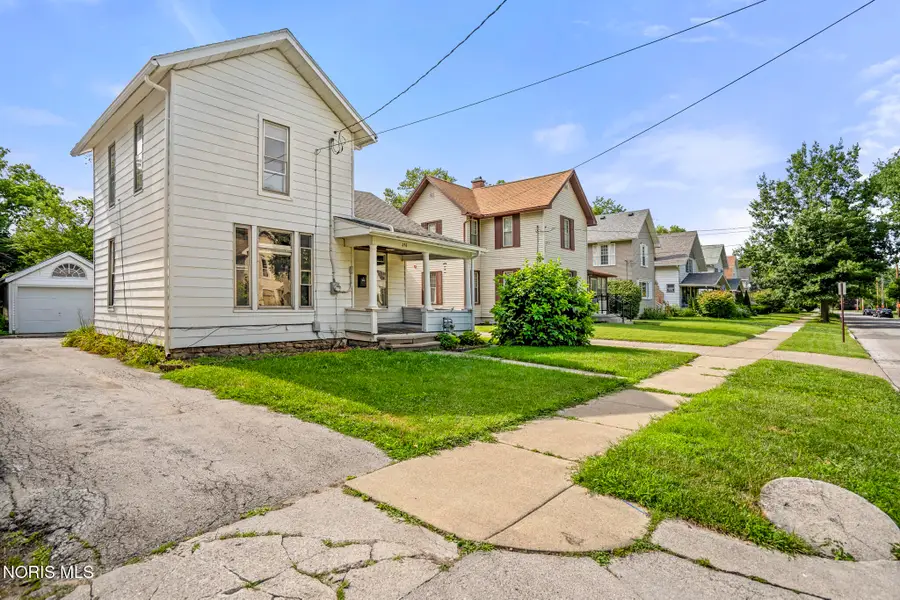 216 Buttonwood Avenue, Bowling Green, OH 43402 - #2