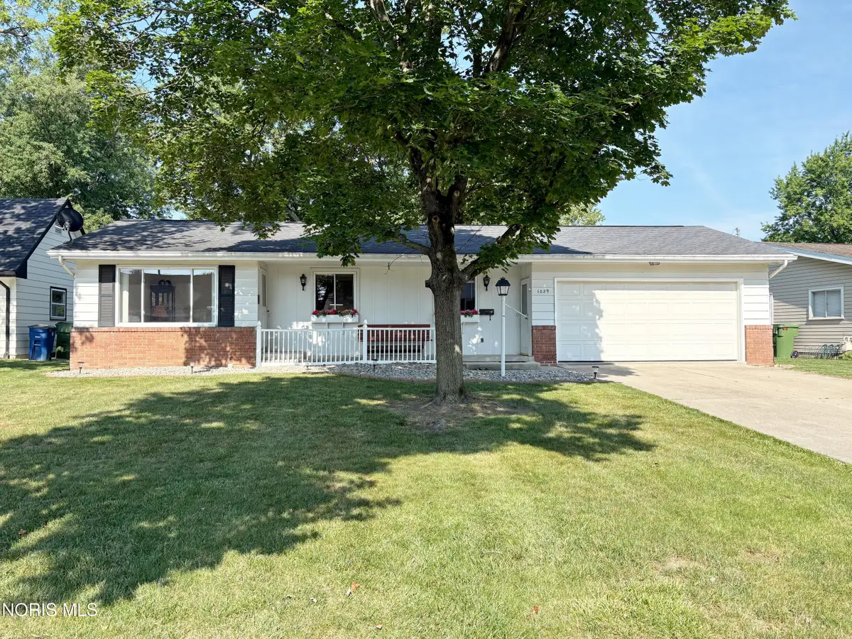 1029 Fort Drive, Bowling Green, OH 43402 - #1