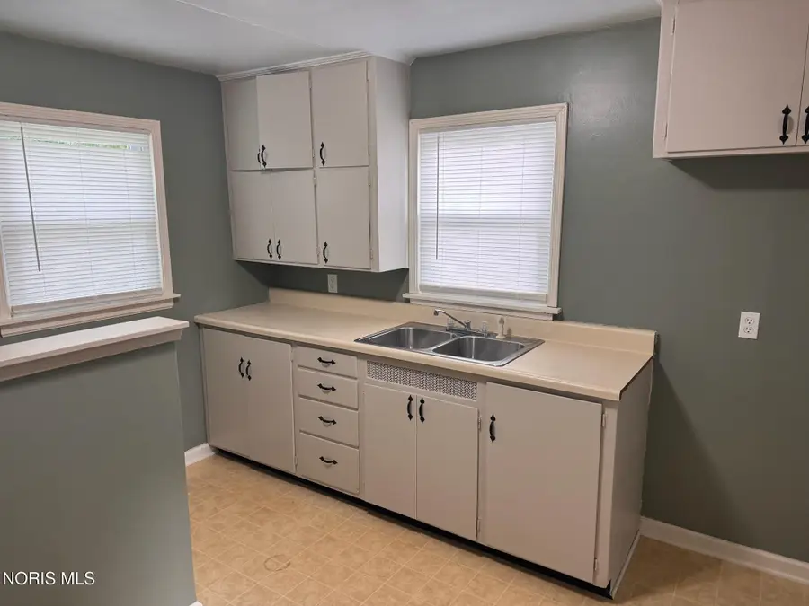 815 S Walnut Street, Bryan, OH 43506 - #2