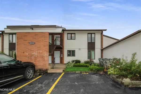 2594 E Sun Valley Drive #204, Port Clinton, OH 43452