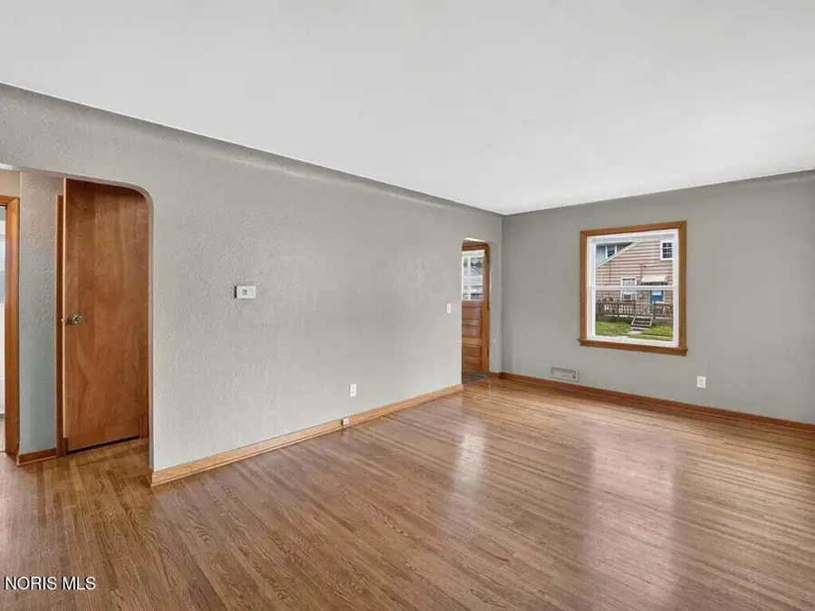 921 Eleanor Avenue, Toledo, OH 43612 - #3