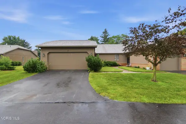 7 Meadowpond Drive, Perrysburg, OH 43551