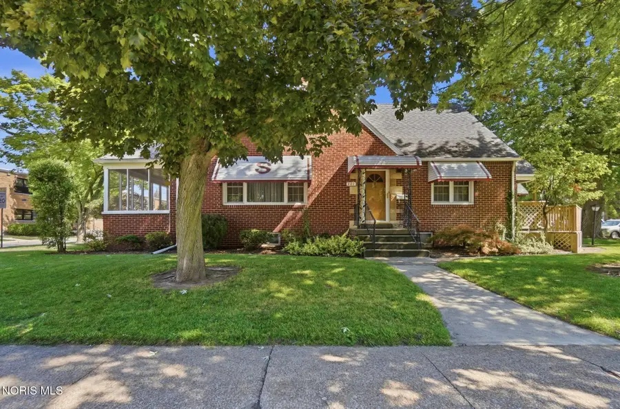 401 Clough Street, Bowling Green, OH 43402 - #3