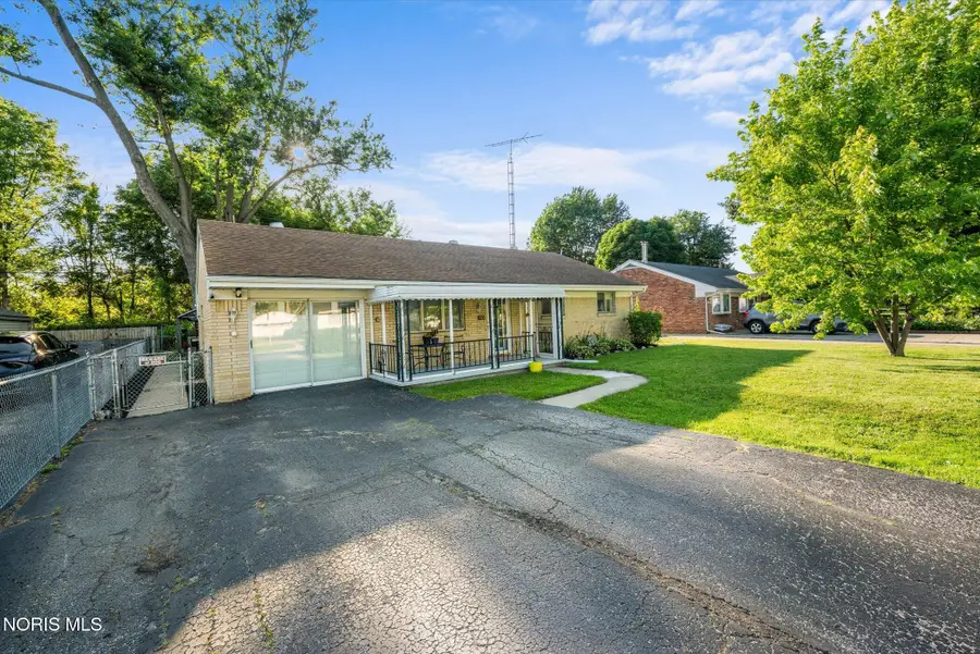 820 S Hill Park Drive, Holland, OH 43528 - #2