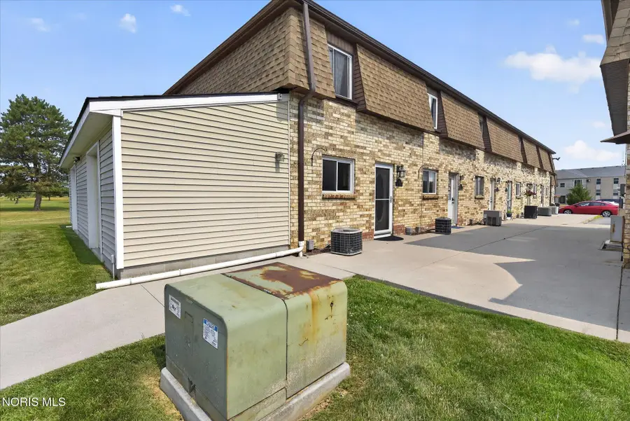 728 Fairway Drive #Apt 11, Wauseon, OH 43567 - #3