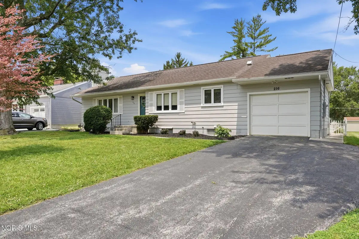 216 E Yates Avenue, Findlay, OH 45840 - #1
