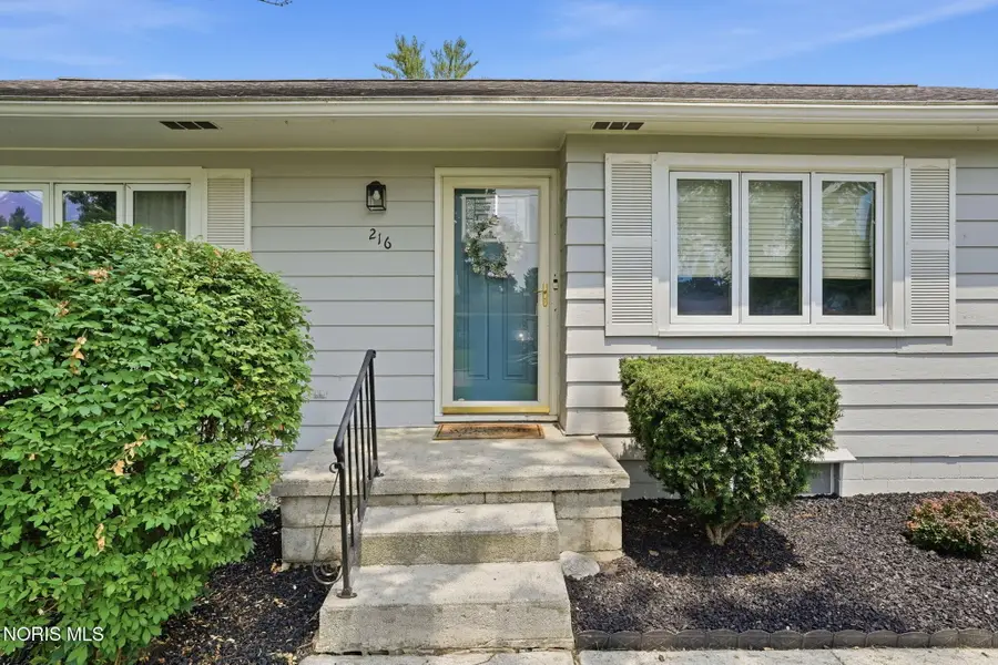 216 E Yates Avenue, Findlay, OH 45840 - #3
