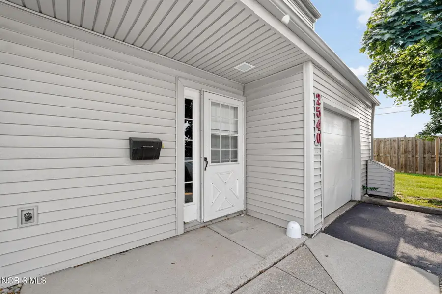 2540 W Village Drive, Toledo, OH 43614 - #2