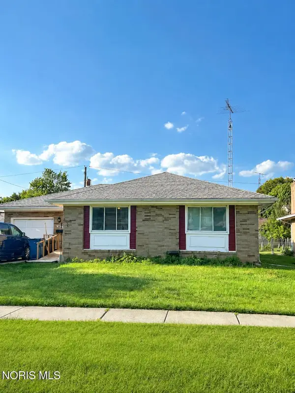 3309 Cromwell Drive, Oregon, OH 43616