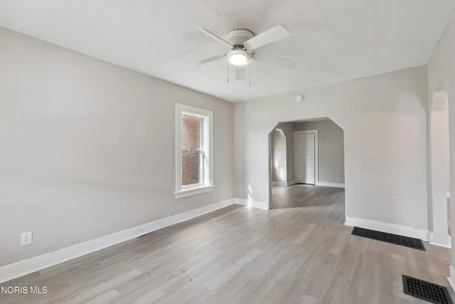 3907 Lagrange Street, Toledo, OH 43612 - #3