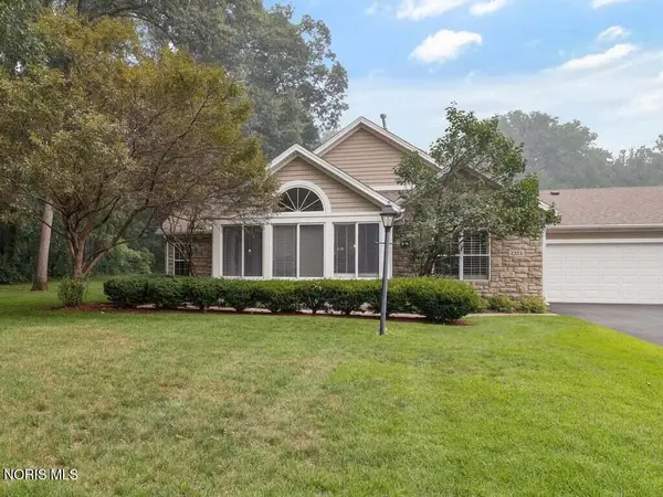2358 Whispering Pines Drive, Toledo, OH 43617