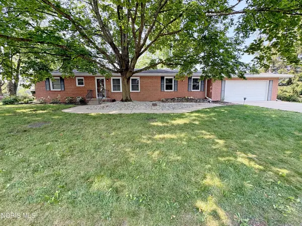 1009 Village Drive, Bowling Green, OH 43402