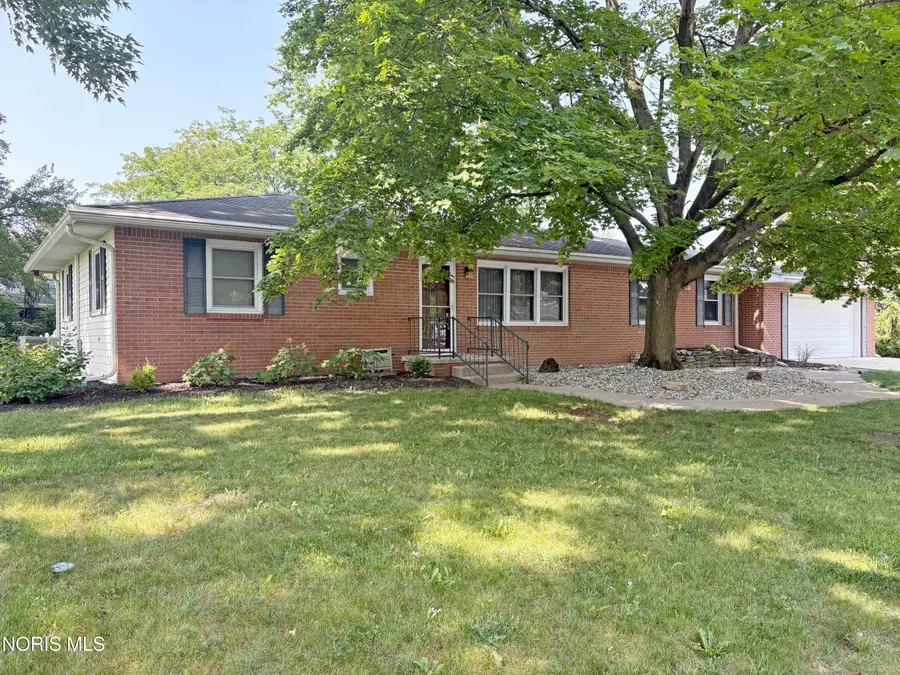 1009 Village Drive, Bowling Green, OH 43402 - #2