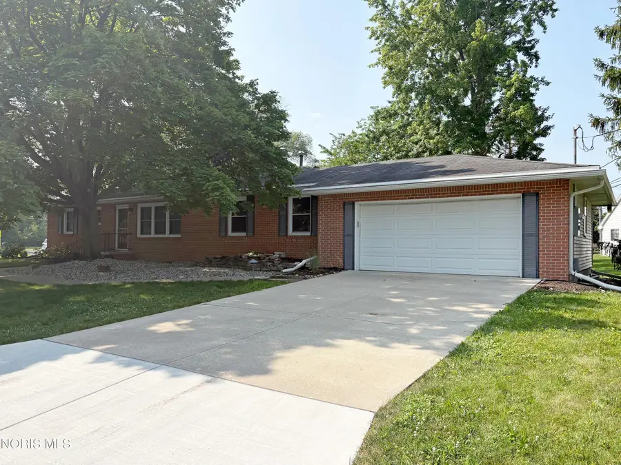 1009 Village Drive, Bowling Green, OH 43402 - #3