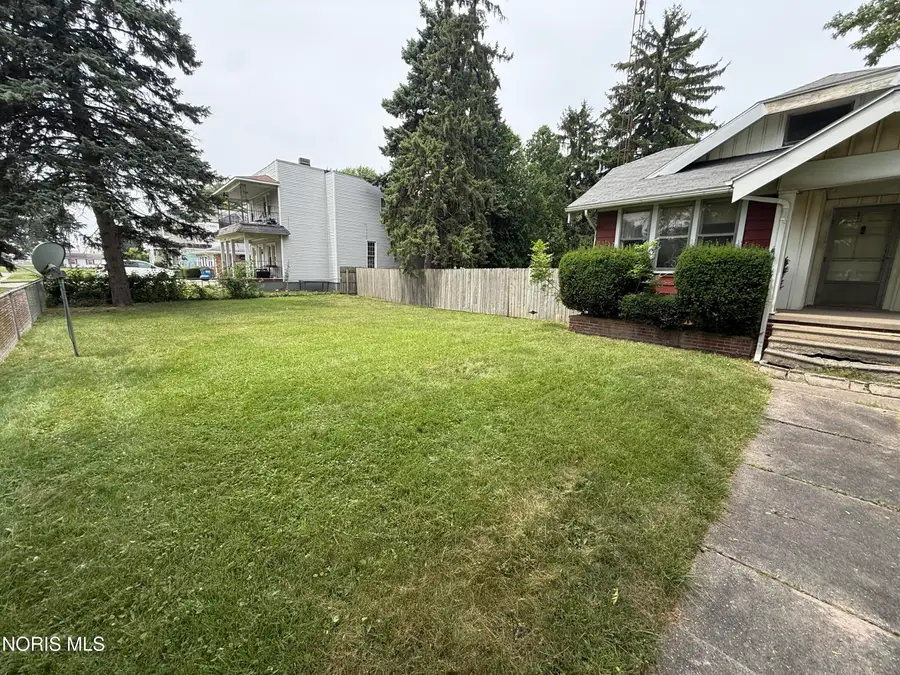 3223 E Manhattan Boulevard, Toledo, OH 43611 - #2