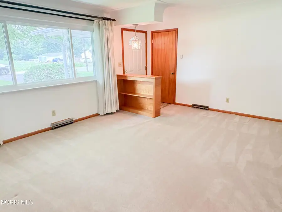 1113 S Lallendorf Road, Oregon, OH 43616 - #3