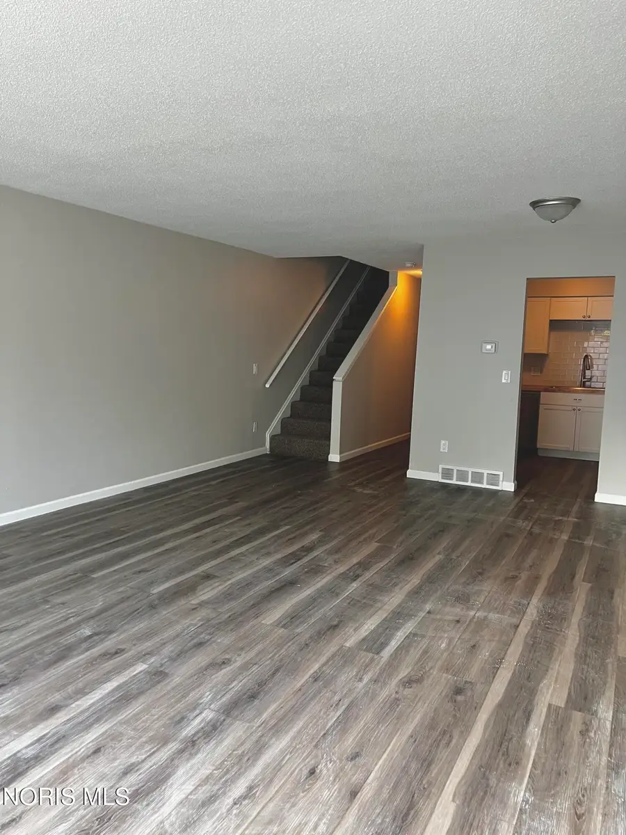 2516 W Village Drive, Toledo, OH 43614 - #2