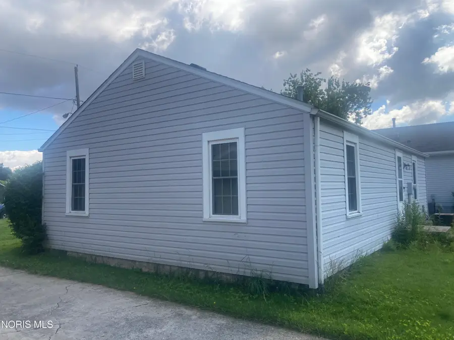 229 Lester Avenue, Findlay, OH 45840 - #3