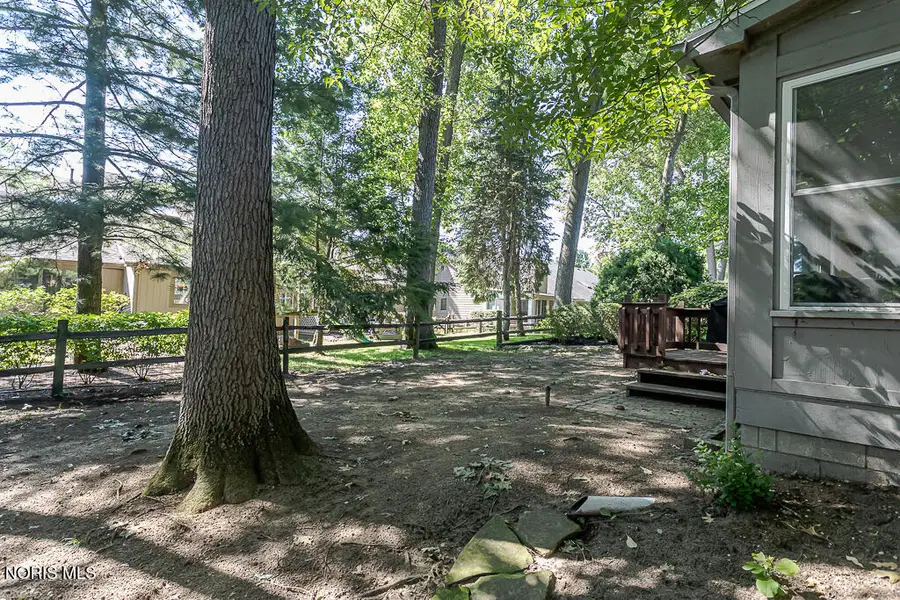 2923 Stoneleigh Drive, Toledo, OH 43617 - #3
