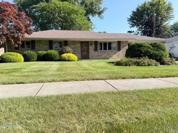2649 Gladhaven Drive, Oregon, OH 43616