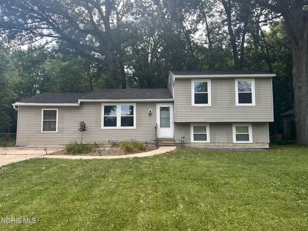 2250 Woodmont Drive, Fremont, OH 43420