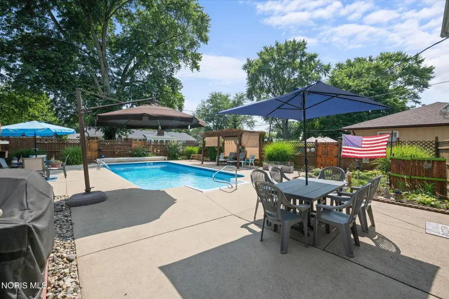 2115 Thornapple Drive, Toledo, OH 43614 - #2