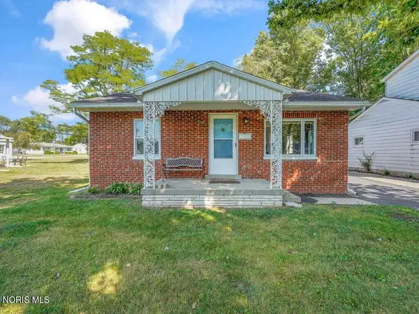 5240 Silvertown Drive, Sylvania, OH 43560