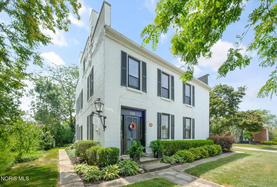 240 W Indiana Avenue, Perrysburg, OH 43551 - #2