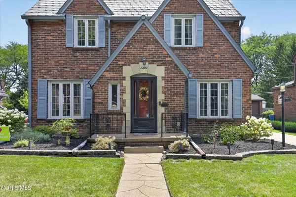 2342 Meadowwood Drive, Toledo, OH 43606
