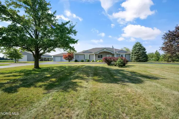 23179 Maplewood Road, Custar, OH 43511