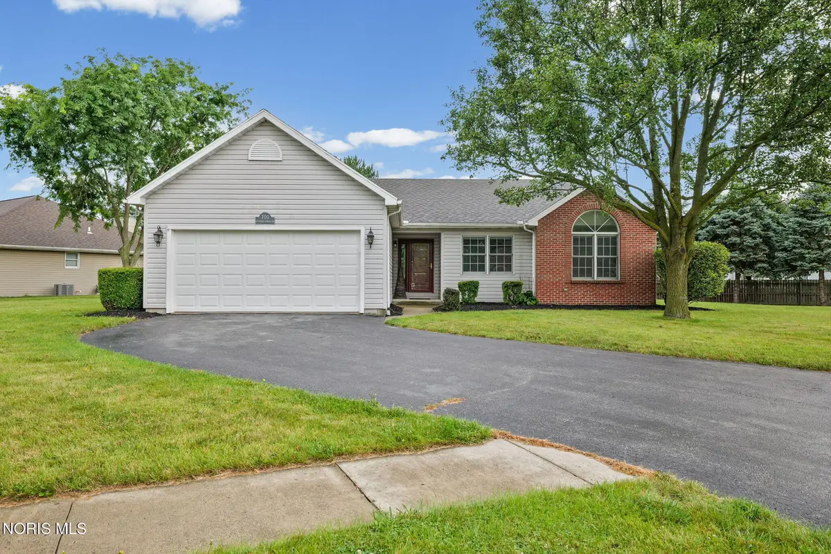 700 Hunters Creek Drive, Findlay, OH 45840 - #1