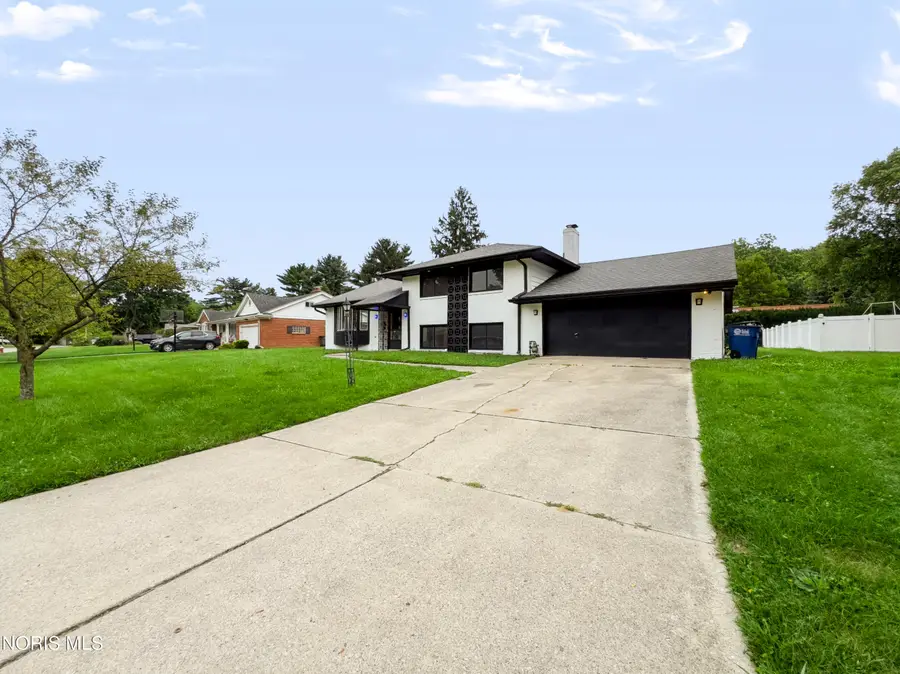 3748 S Beverly Hills Drive, Toledo, OH 43614 - #2