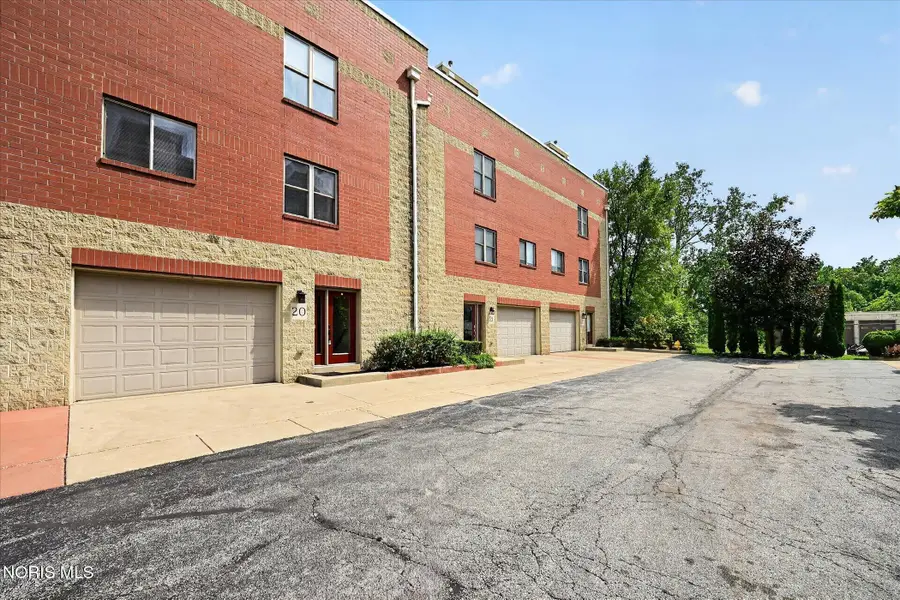 145 S Saint Clair Street, Toledo, OH 43604 - #2