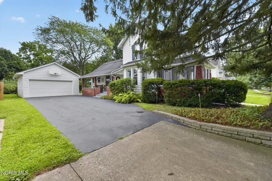 203 Buttonwood Avenue, Bowling Green, OH 43402 - #2