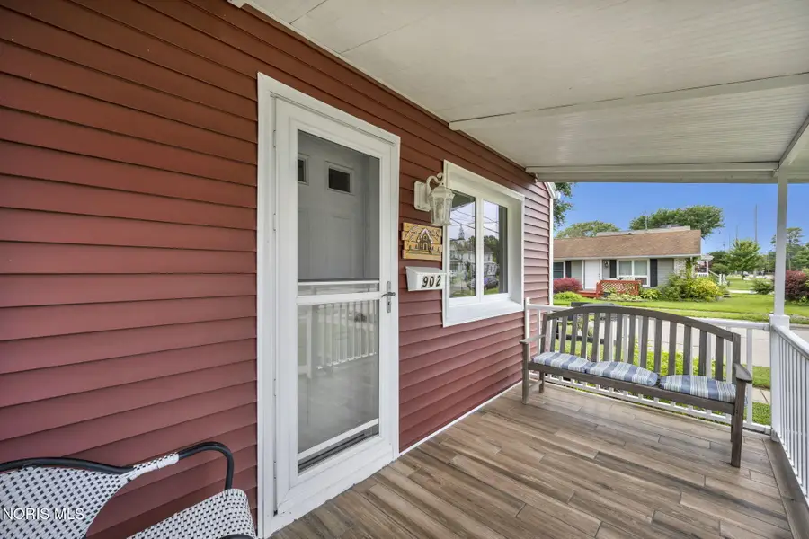 902 E 2nd Street, Port Clinton, OH 43452 - #3