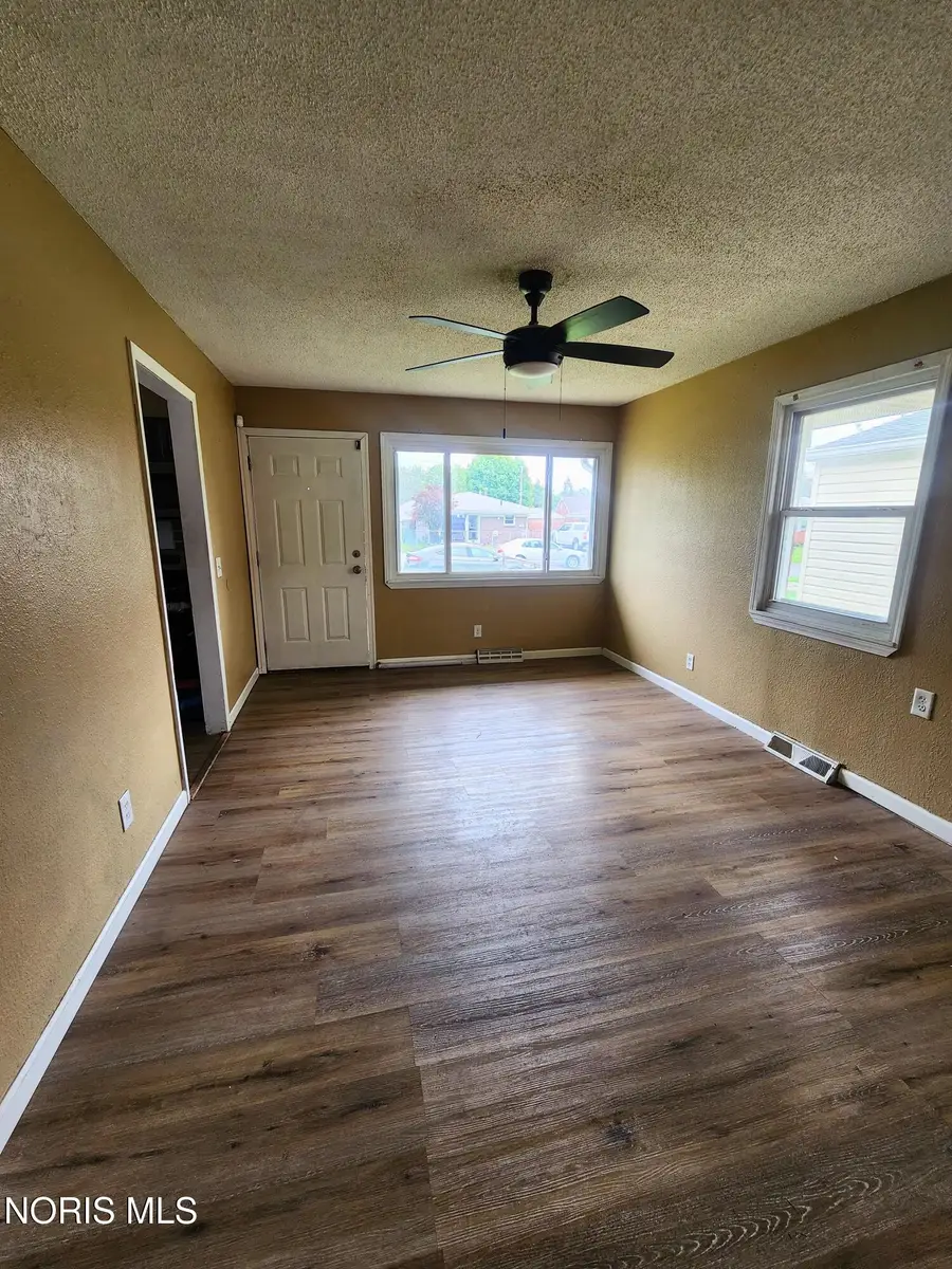 557 Whitlock Avenue, Toledo, OH 43605 - #2