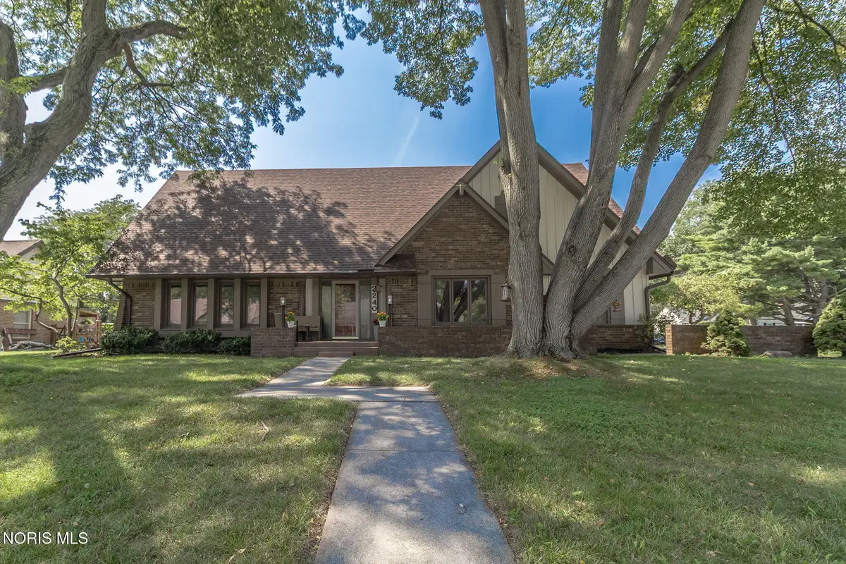 2240 Tanglewood Drive, Toledo, OH 43614 - #1