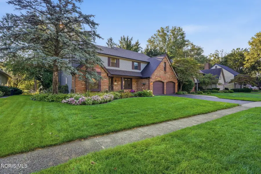 2716 Stoneleigh Drive, Toledo, OH 43617 - #2