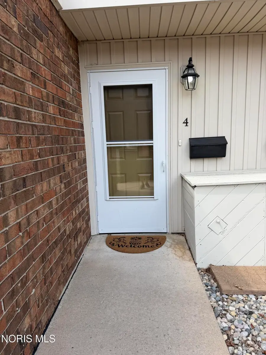 6818 Fenwyck Road #Apt 4, Maumee, OH 43537 - #3