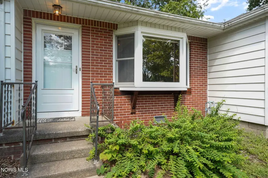 916 Gustin Avenue, Bowling Green, OH 43402 - #2