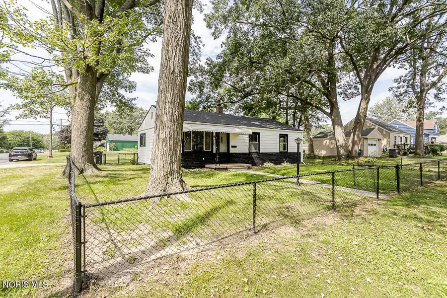 5203 Adella Street, Toledo, OH 43613 - #2