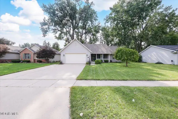 26 Hawthorne Drive, Delta, OH 43515