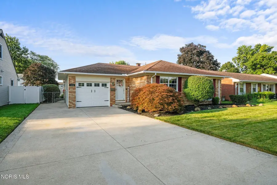 3304 Cromwell Drive, Oregon, OH 43616 - #2