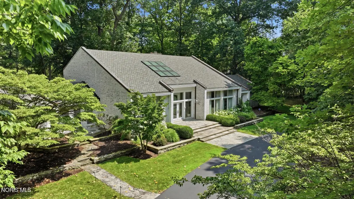4560 Forestview Drive, Ottawa Hills, OH 43615 - #1