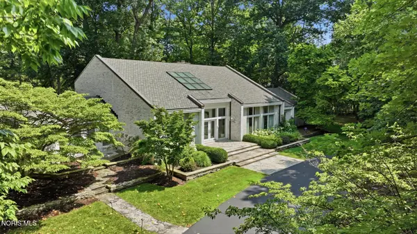 4560 Forestview Drive, Ottawa Hills, OH 43615